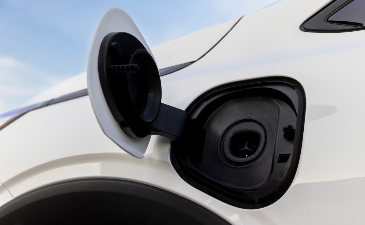 Тизерне фото Chevrolet Bolt 2027