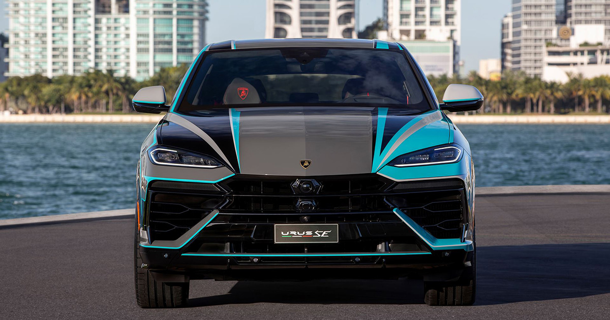 Екстер'єр Lamborghini Urus SE з акцентами Blu Glauco