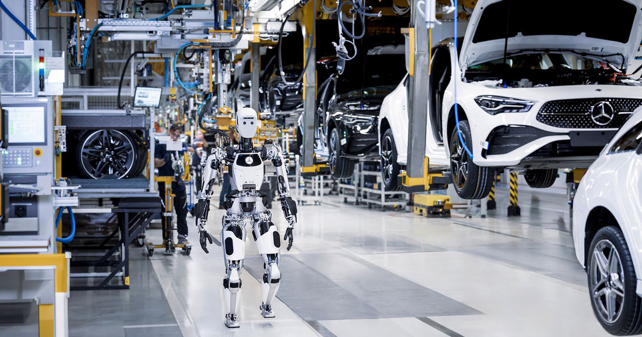 Robot Apollo dans l'usine d'assemblage de voitures Mercedes-Benz