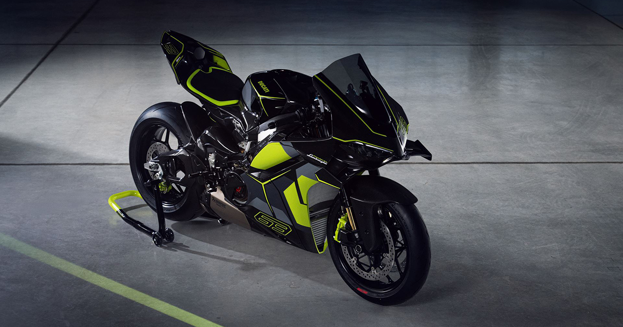 La moto sportive Ducati Panigale V4 Lamborghini sur fond de design exclusif