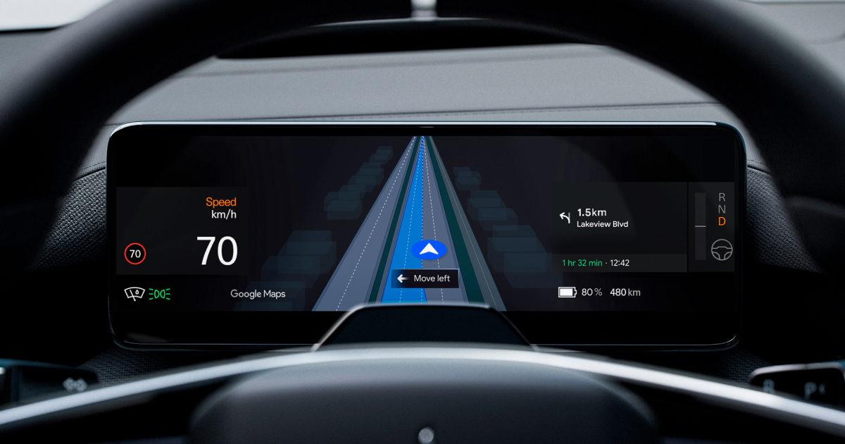 Приборная панель Polestar 4 с отображением Google Maps' live lane guidance