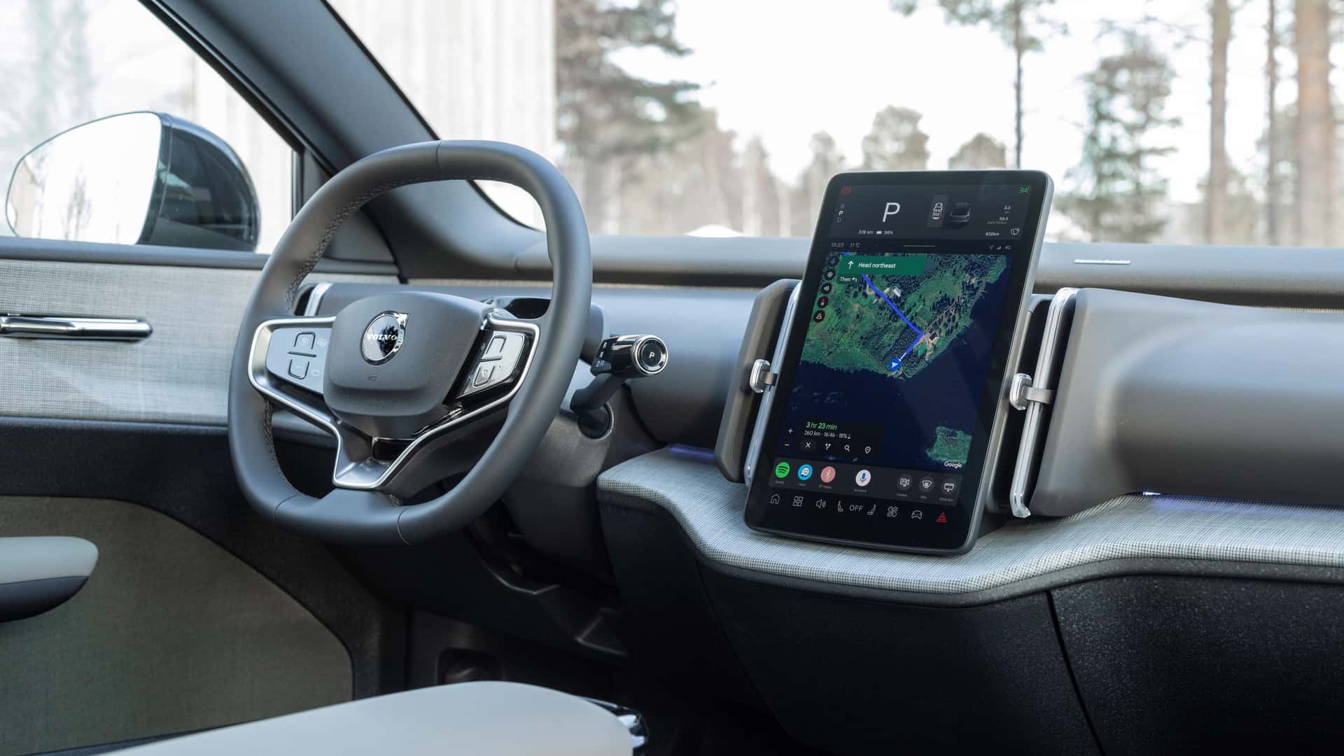 Volvo EX30 Cross Country exterior