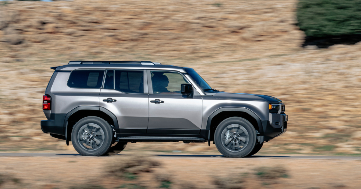 Новий Toyota Land Cruiser J250 з видом спереду