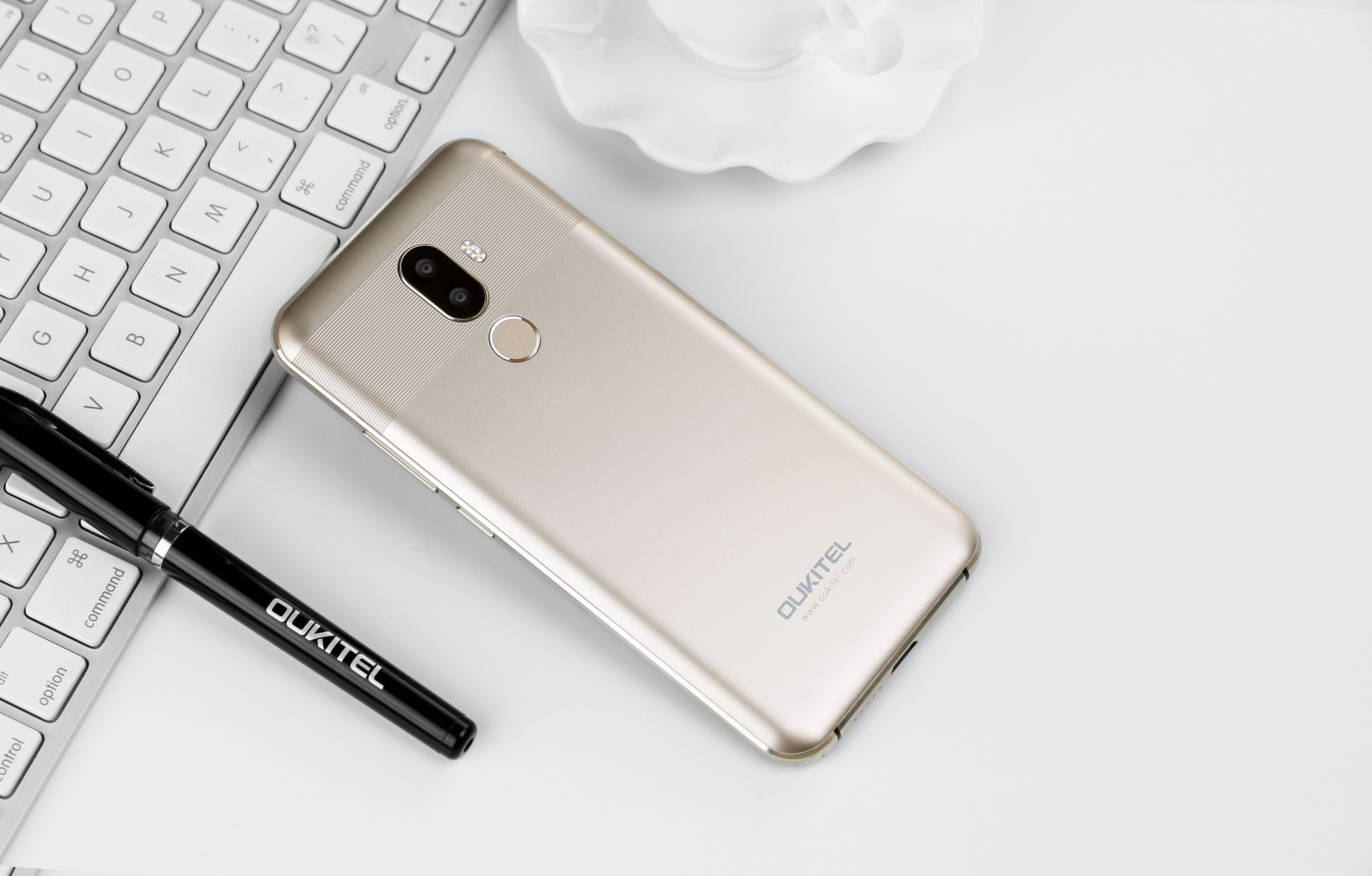 Безрамочный смартфон OUKITEL U18 с внешностью iPhone X появился в золотом цвете-3 OUKITEL U18 gold back.jpg