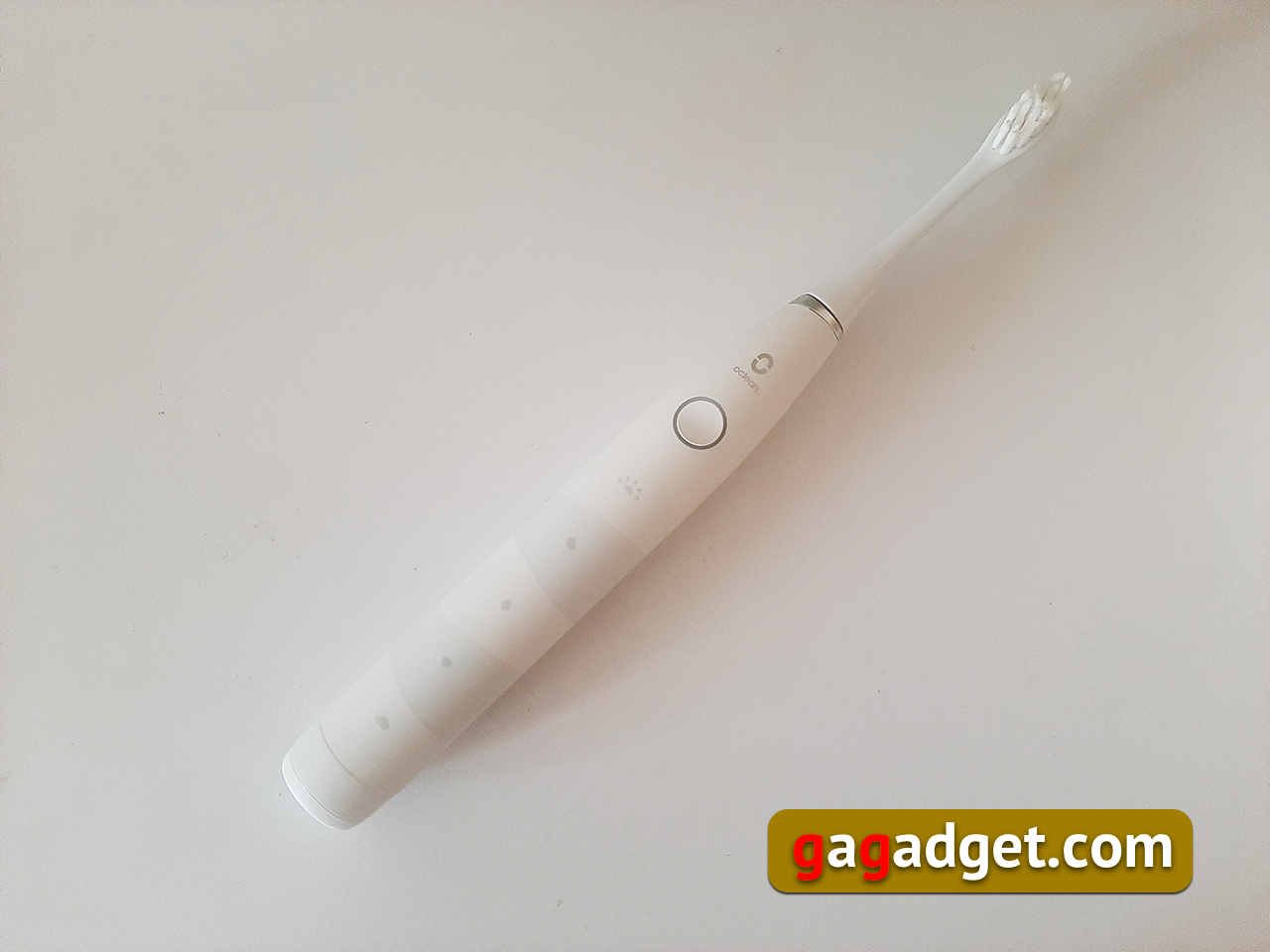 Это не больно. Обзор бюджетной электрической зубной щетки Oclean Flow Sonic-12