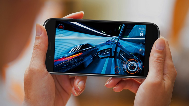 Sharp Aquos R-.jpg
