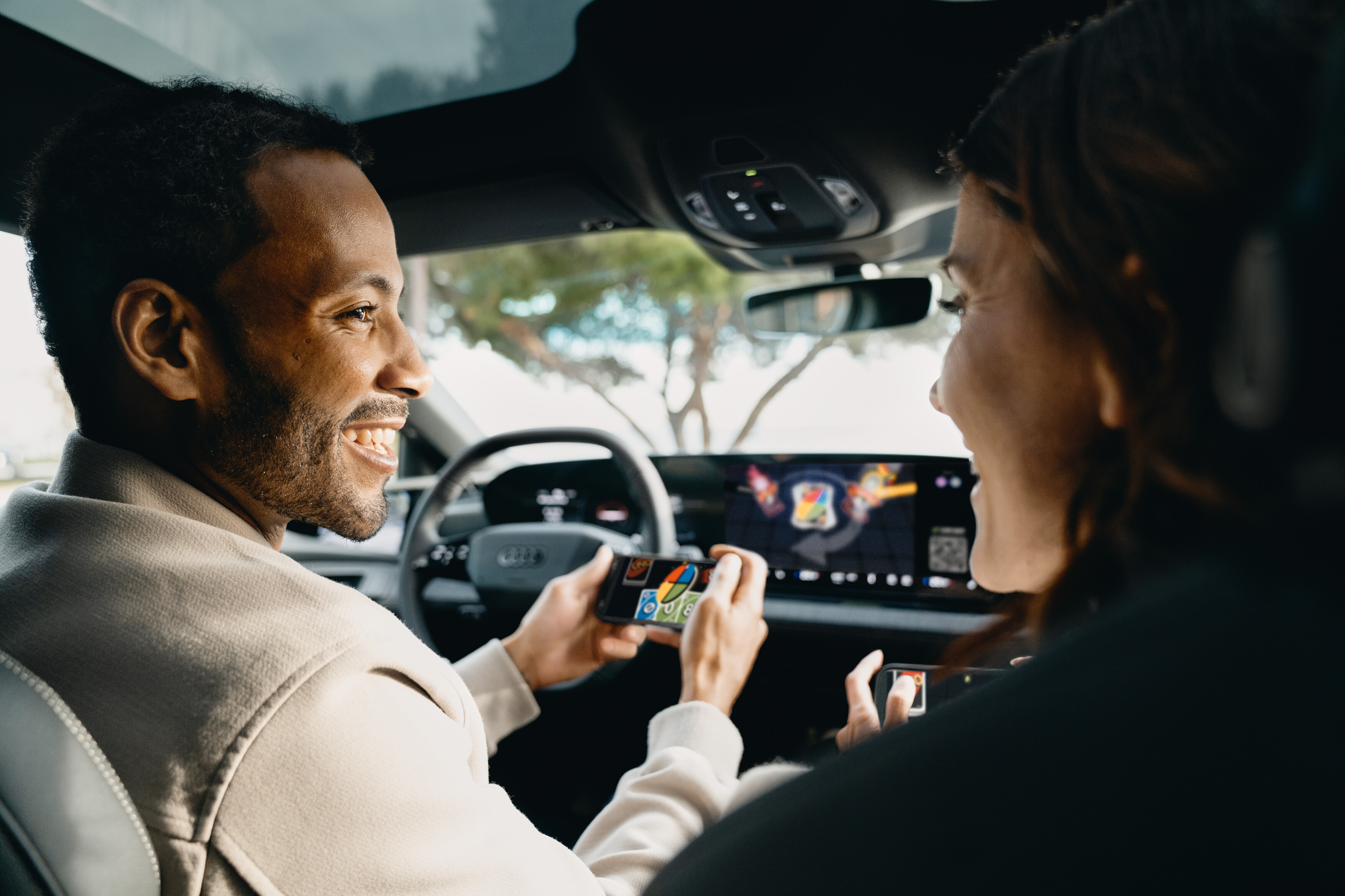 Gaming controllers in the form of smartphones for Audi
