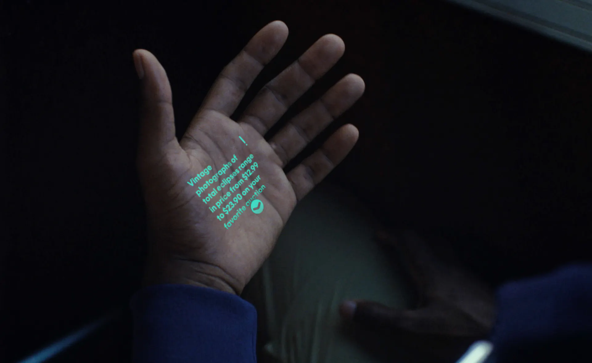 Humane a officiellement dévoilé AI Pin, un appareil portable doté d'un projecteur laser et prenant en charge les modèles OpenAI, au prix de 699 $.-2