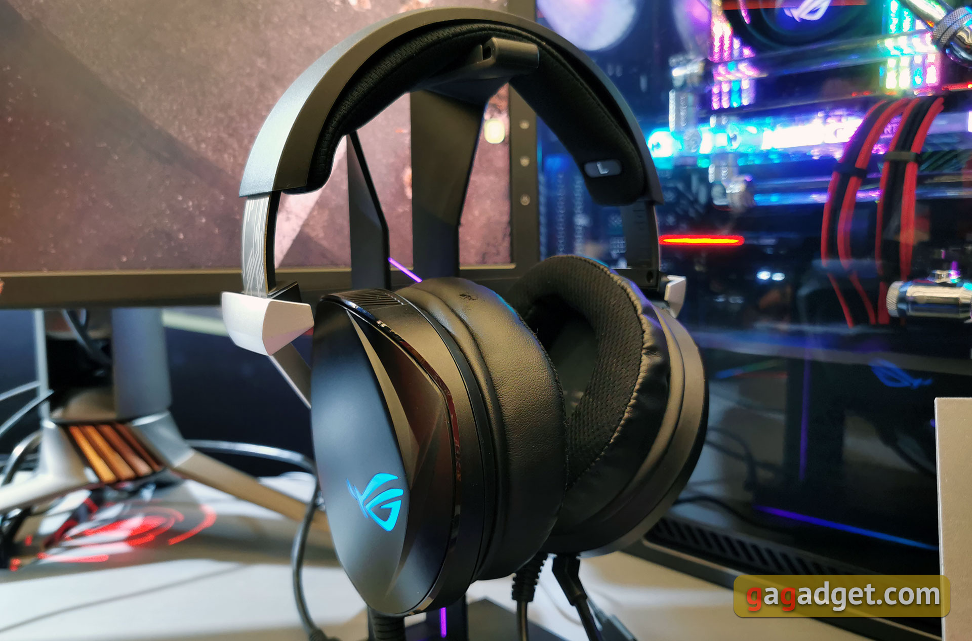 ASUS на Computex 2019: електретні геймерскі навушники, 240 Гц портативний монітор та інші круті штуки-21