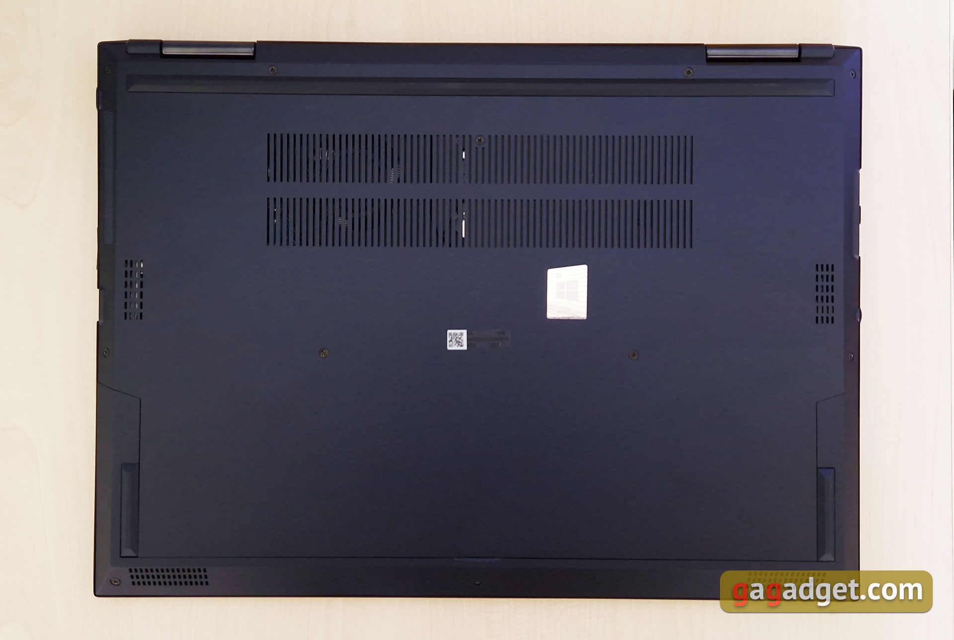 Огляд ASUS ExpertBook B7 Flip (B7402FEA): флагманський корпоративний ноутбук з надійним корпусом-13