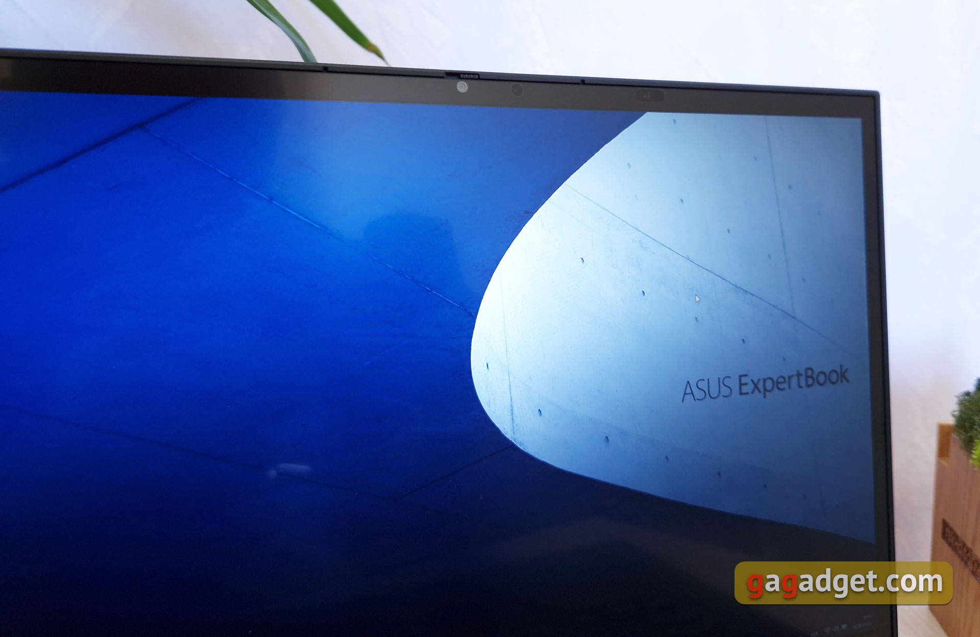 Огляд ASUS ExpertBook B7 Flip (B7402FEA): флагманський корпоративний ноутбук з надійним корпусом-14