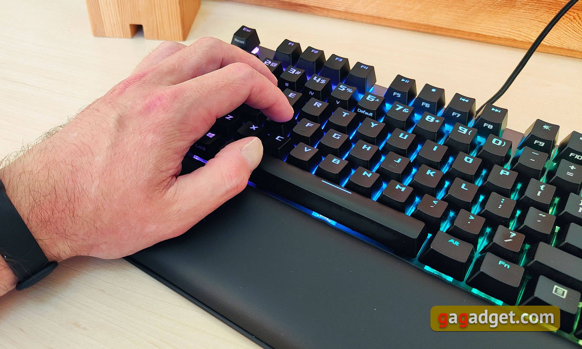 Обзор ASUS ROG Strix Scope NX TKL Deluxe: компактная геймерская клавиатура с механическими переключателями ASUS-22