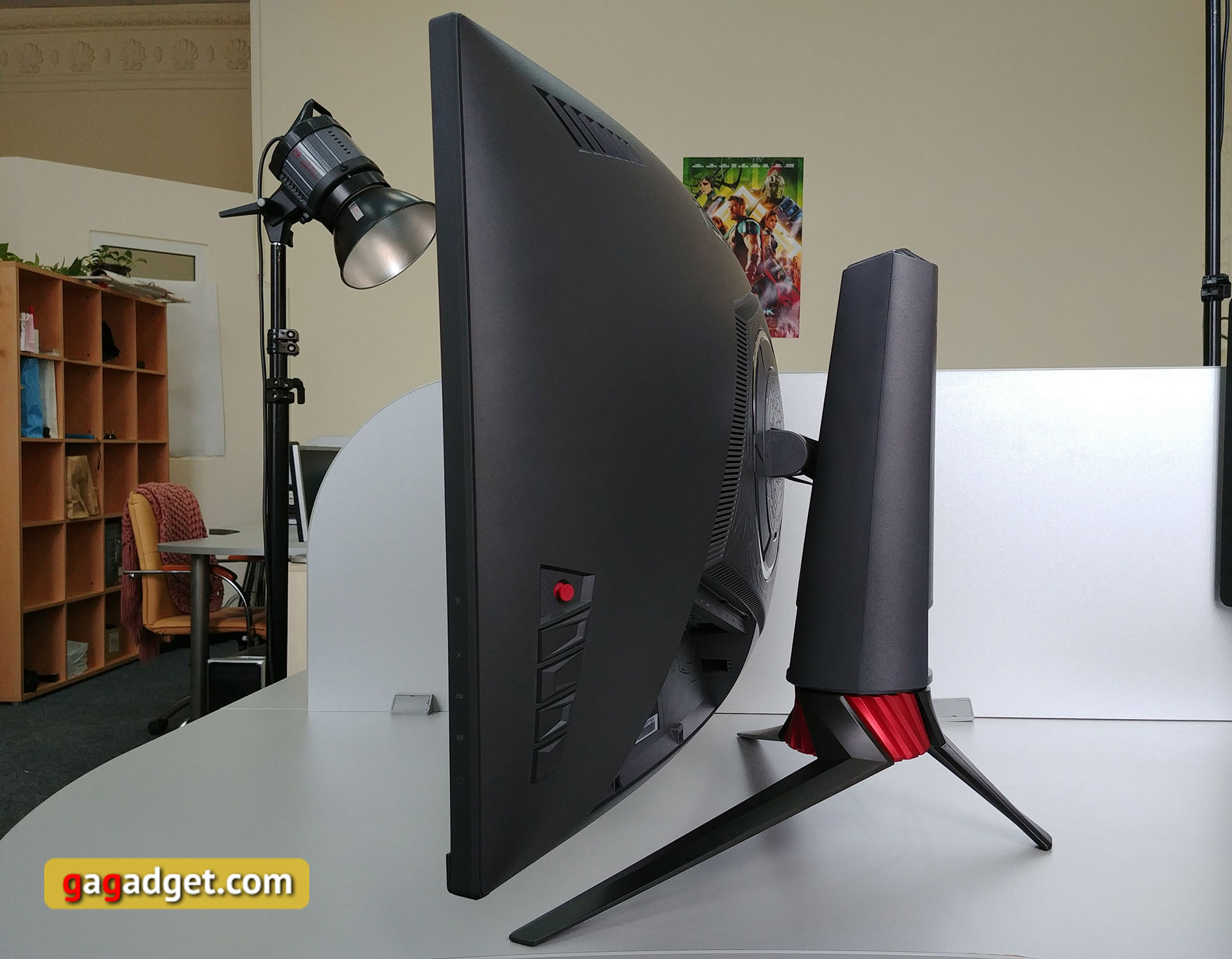 asus-rog-strix-xg32vq-10.jpg