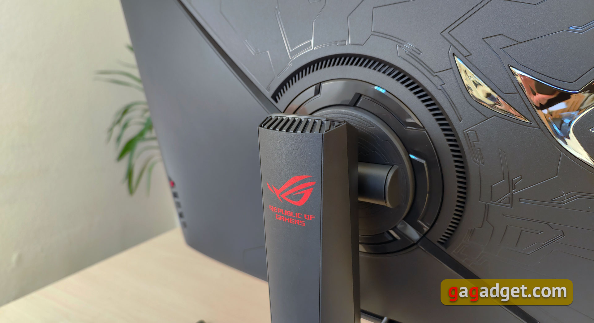 Обзор ASUS ROG Swift PG32UQ: игровой 4K-монитор на квантовых точках-5