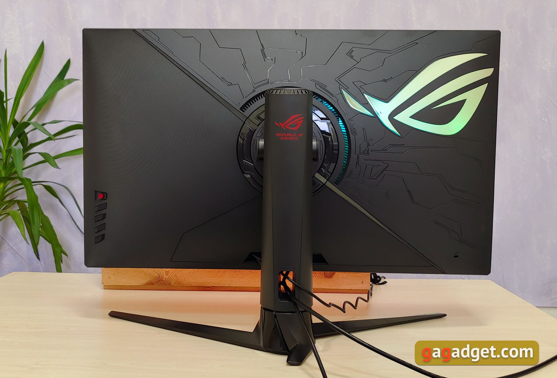 Обзор ASUS ROG Swift PG32UQ: игровой 4K-монитор на квантовых точках-6