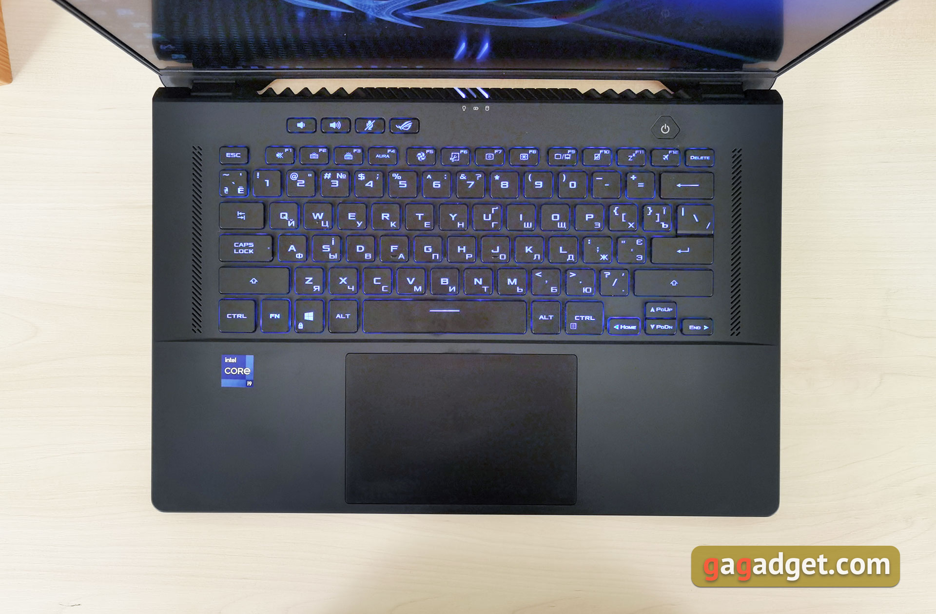 ASUS ROG Zephyrus M16: забійна сила 16-дюймового калібру-18