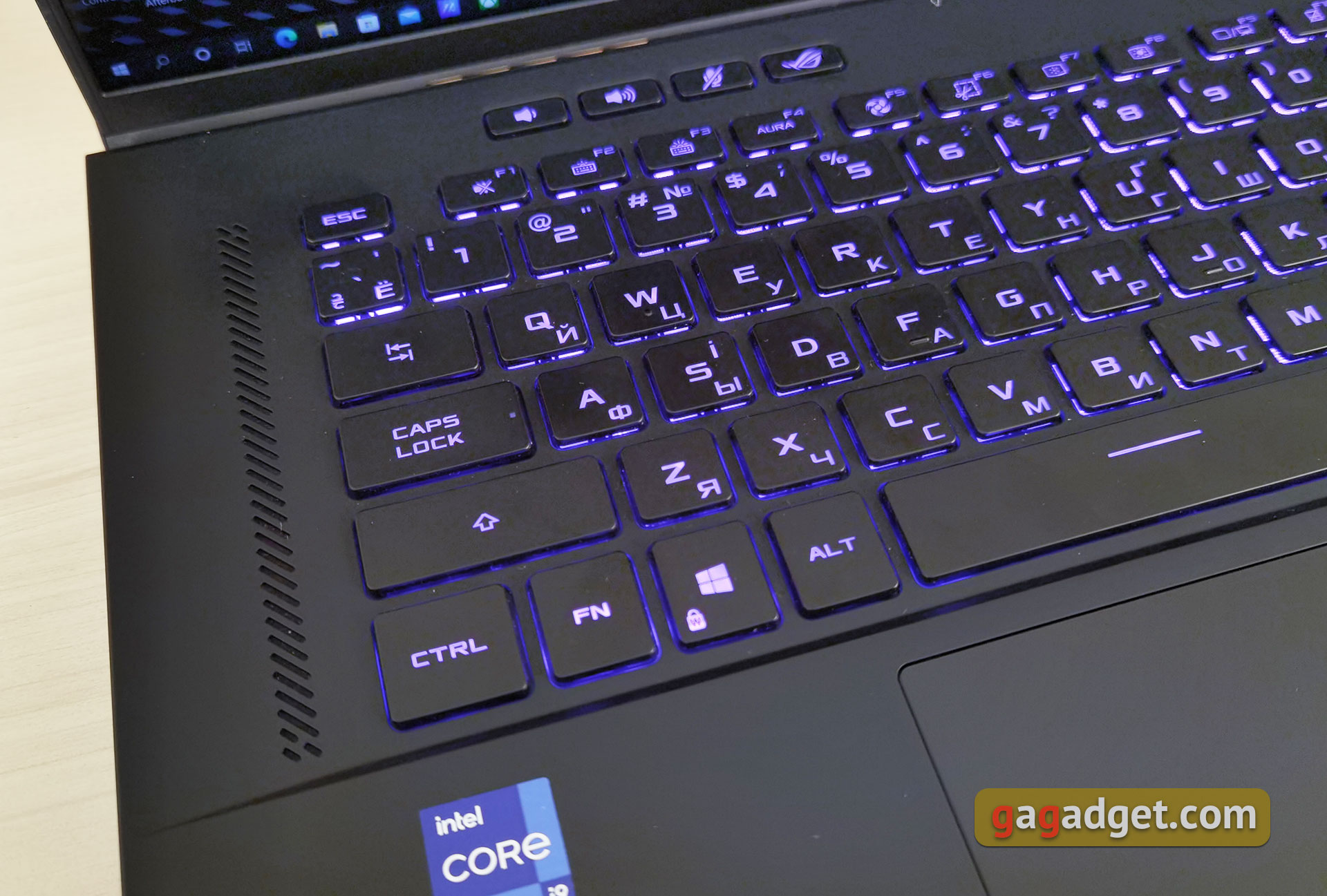 ASUS ROG Zephyrus M16: забійна сила 16-дюймового калібру-19