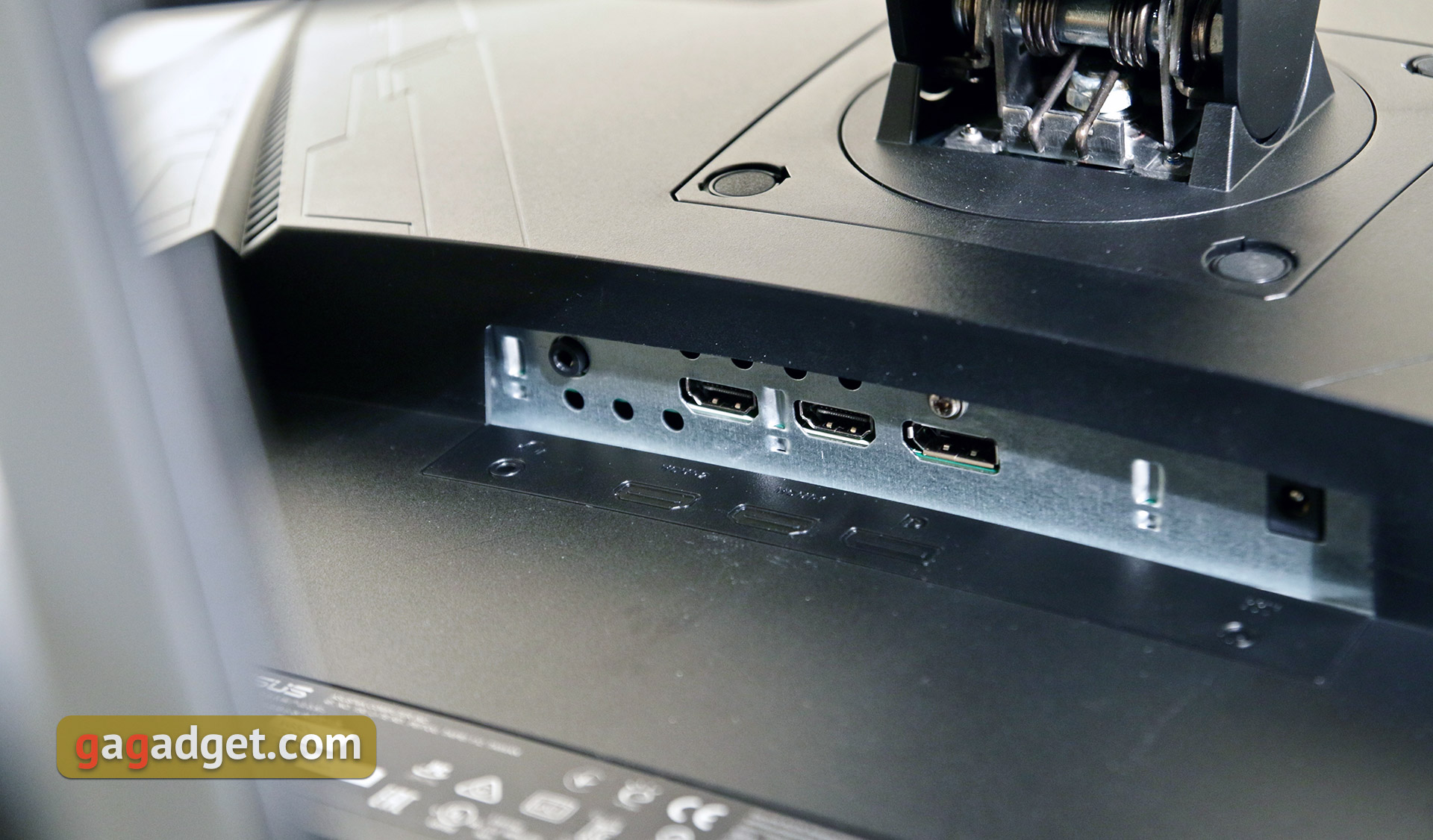 Огляд ASUS TUF Gaming VG32VQ: вигнутий геймерський монітор з 144 Гц VA-матрицею та приємною вартістю-22