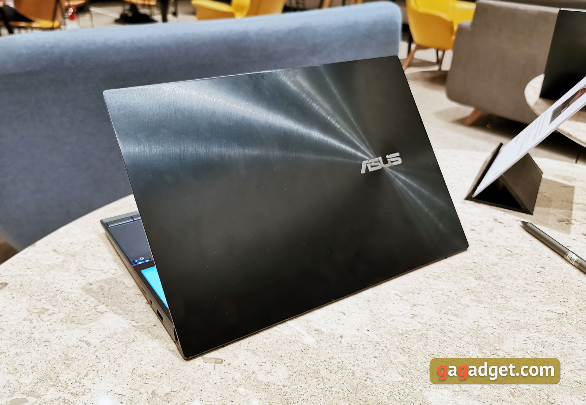 Ноутбук ASUS ZenBook Pro Duo з двома екранами: перші враження-22