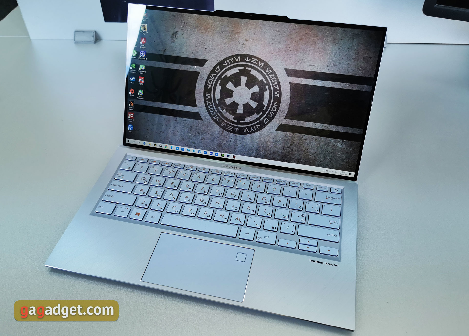 Обзор ASUS ZenBook S13: флагманский безрамочный ультрабук с обратной "монобровью"