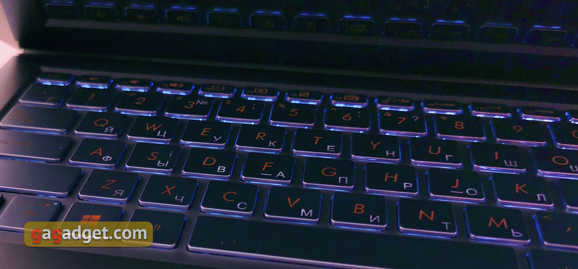 Обзор ASUS ZenBook S13: флагманский безрамочный ультрабук с обратной "монобровью"-17
