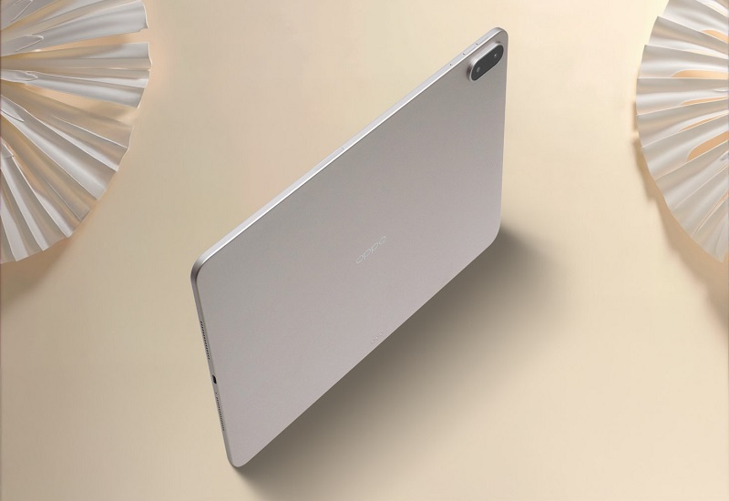 Планшет Oppo Pad 4 Pro на фоне