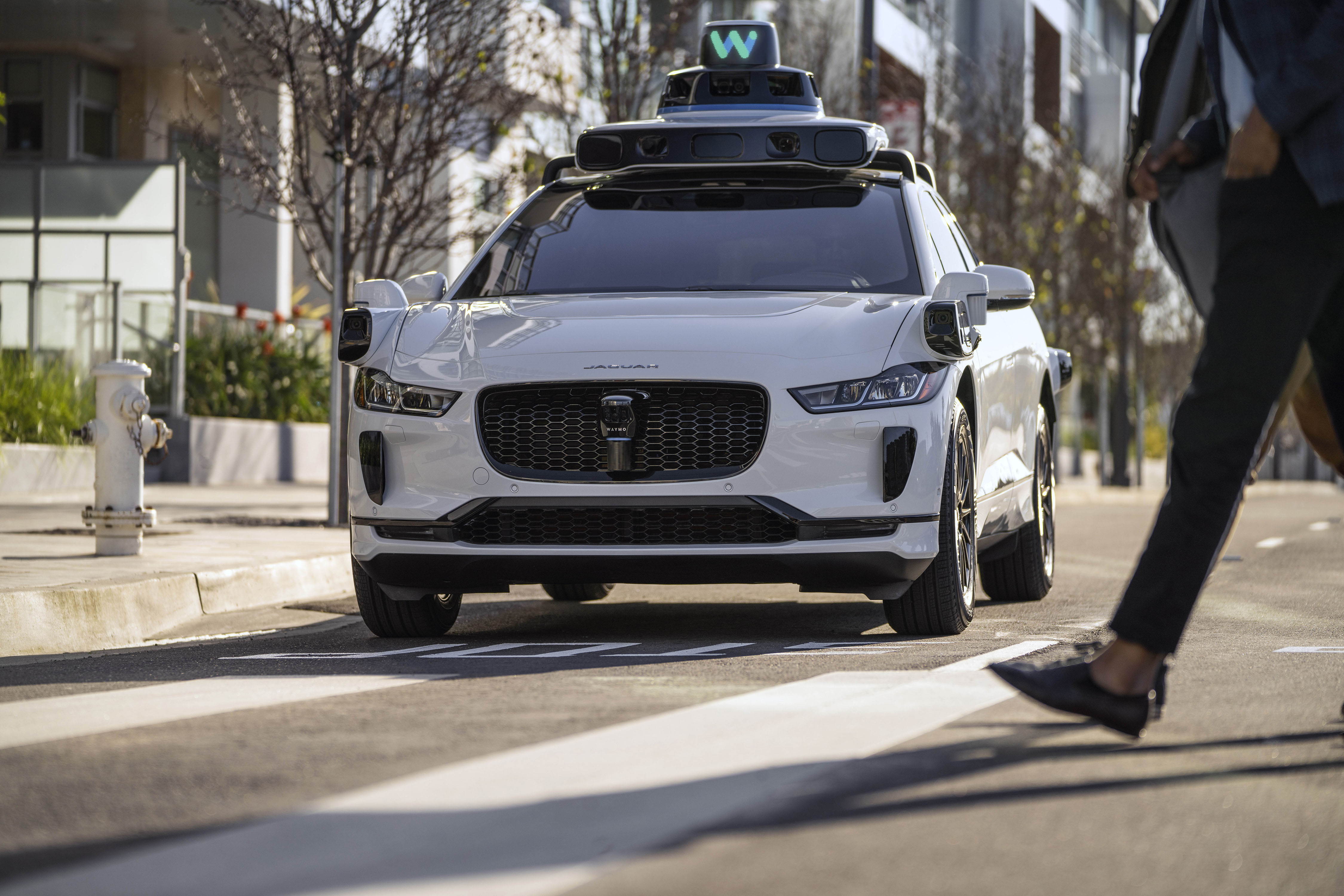 Seven Waymo robot taxis blocked traffic at a motorway interchange in San Francisco