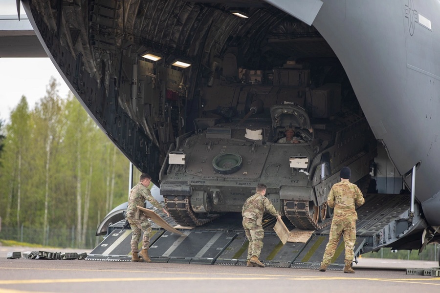 Вивантаження Bradley в Естонії. Ілюстрація: Армія США