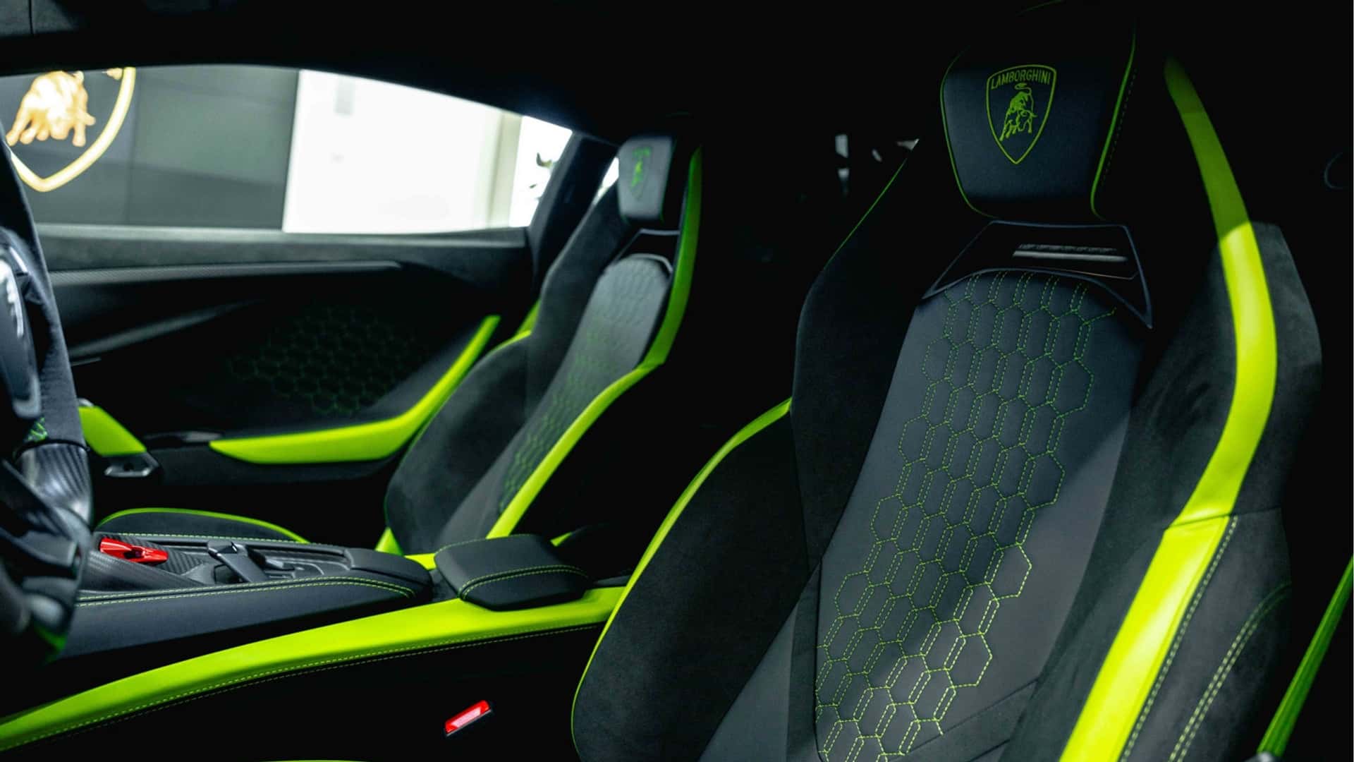 Салон Lamborghini Revuelto