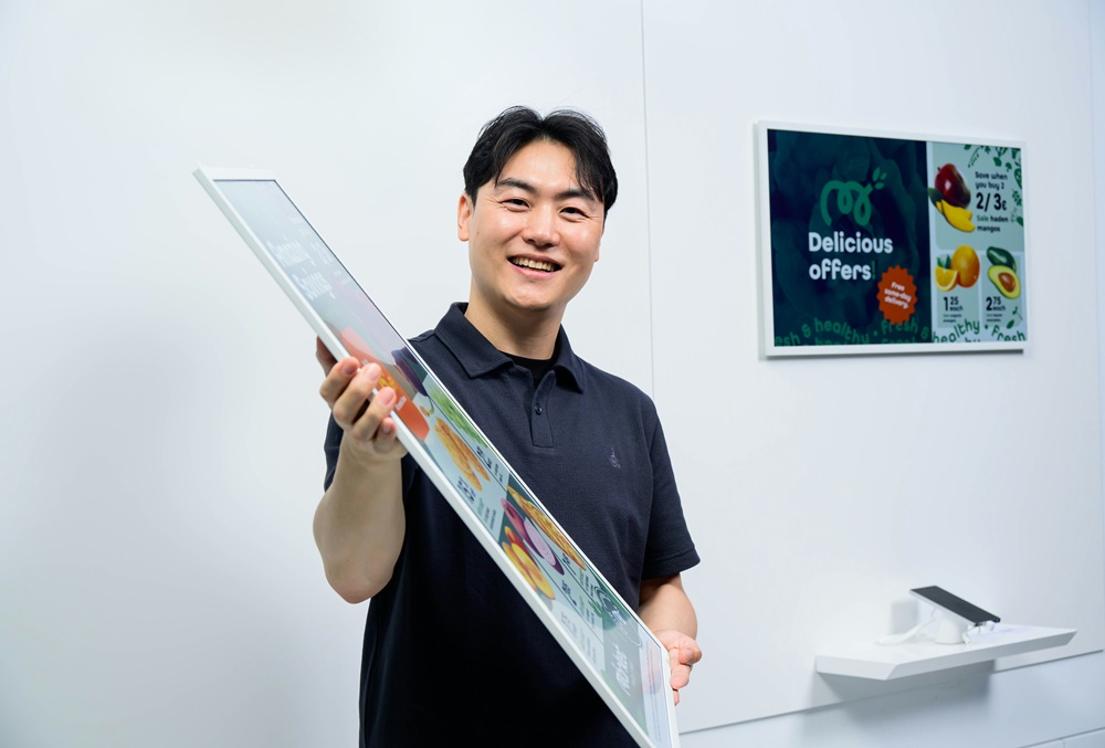 Samsung Color E-Paper, ультратонкий дисплей вагою 2.5 кг
