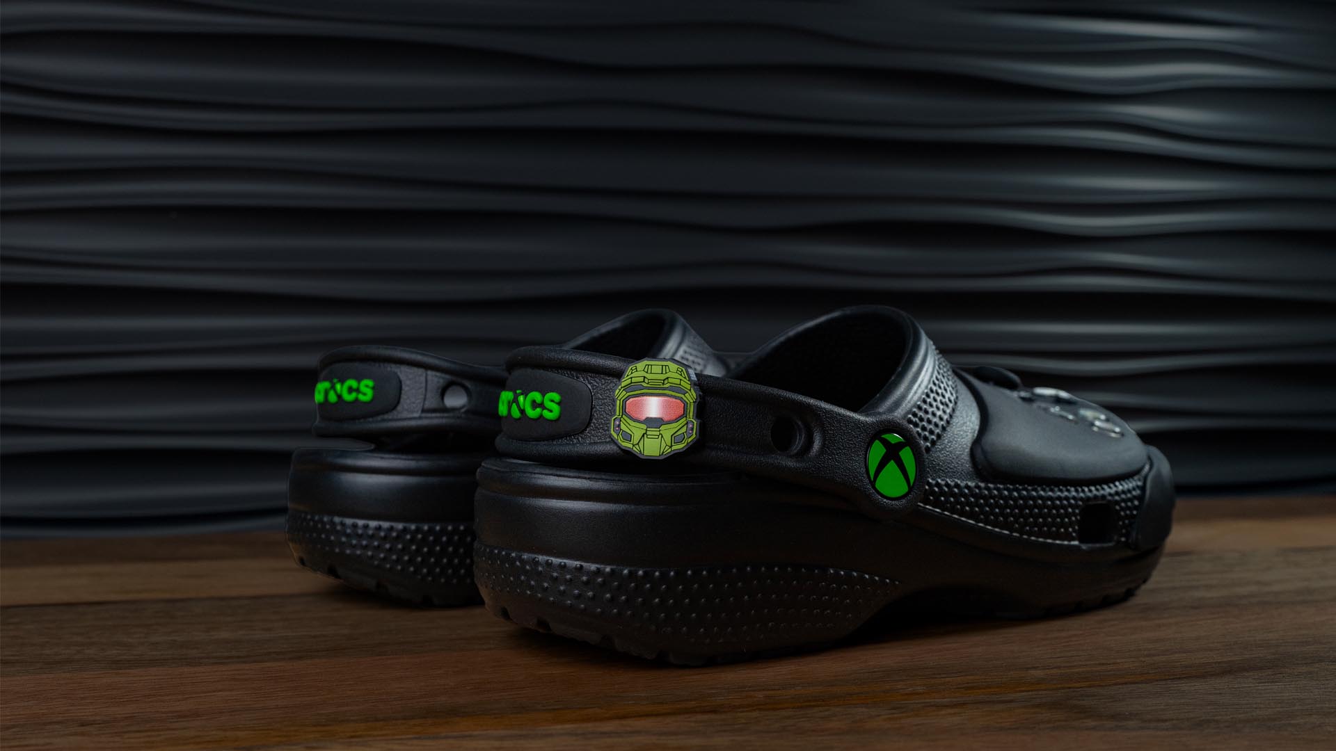 Детали дизайна обуви Xbox и Crocs