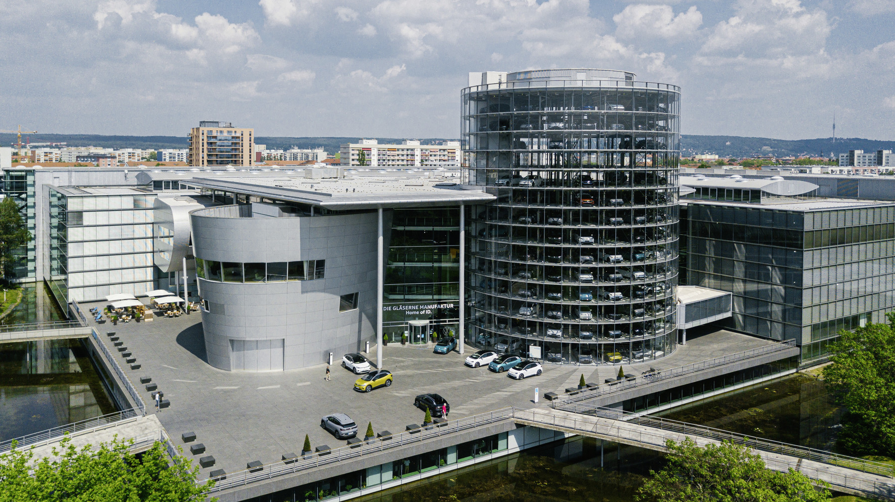 Gläserne Manufaktur у Дрездені, виготовлена Volkswagen AG