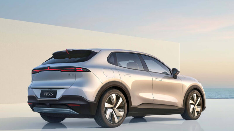 Інтер'єр Changan Deepal S05 з мультимедіа