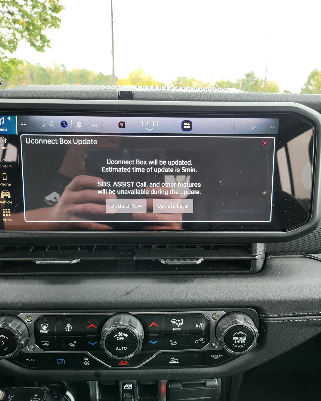 Уведомление о наличии обновления ПО для Uconnect. Иллюстрация: Raider222x / r/Jeep4xE