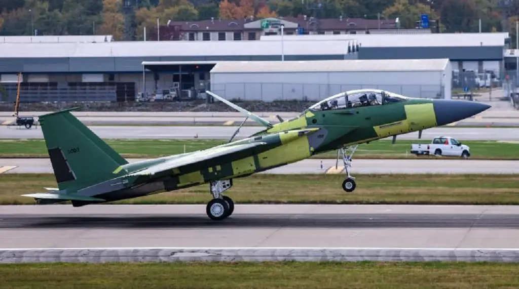 The first modernised F-15EX Eagle II fighter in its final configuration has made its debut flight