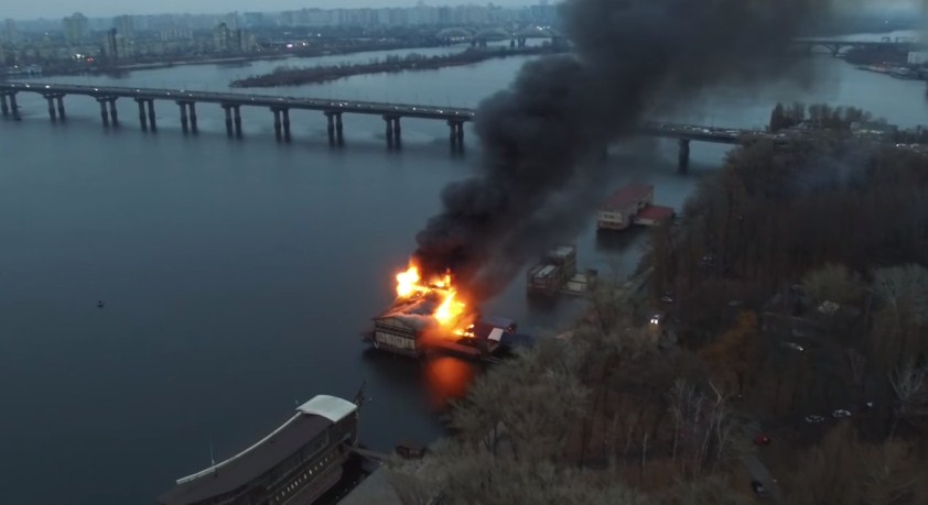 Пожар в ресторане Веранда на Днепре с высоты птичьего полета