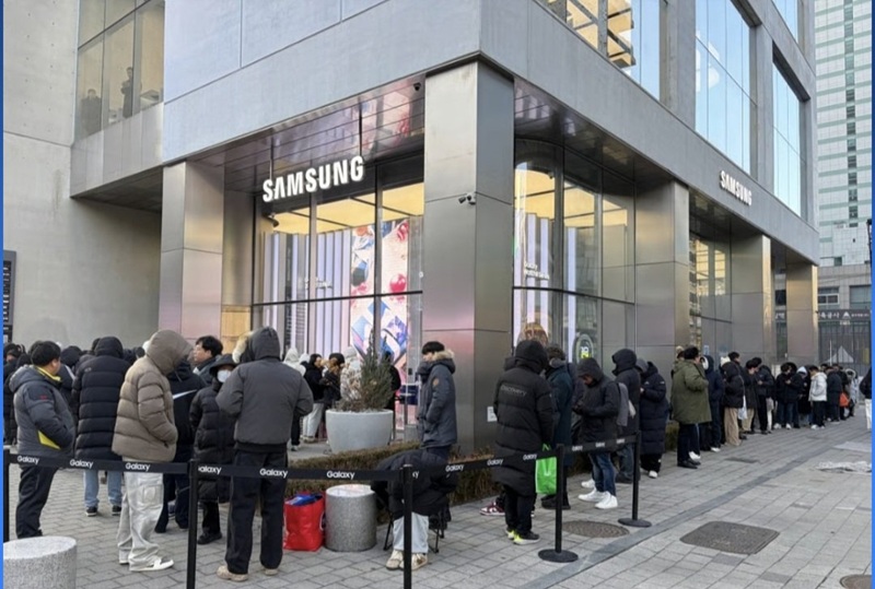 Samsung Galaxy Z TriFold у складеному вигляді