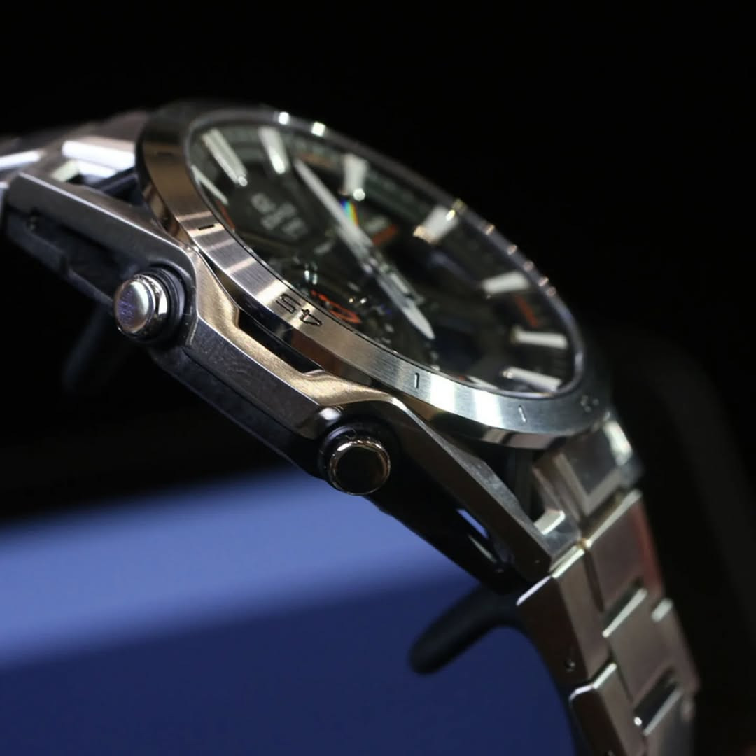 Часы Casio с внутренними компонентами