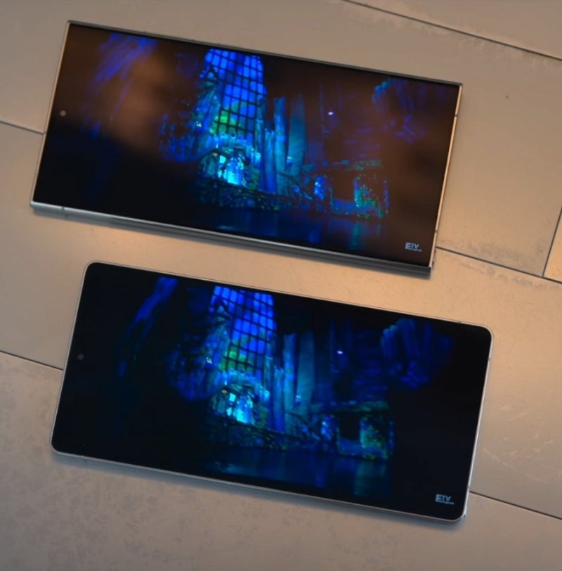 Comparison of anti-reflective abilities on Galaxy S24 Ultra and Galaxy S25 Ultra