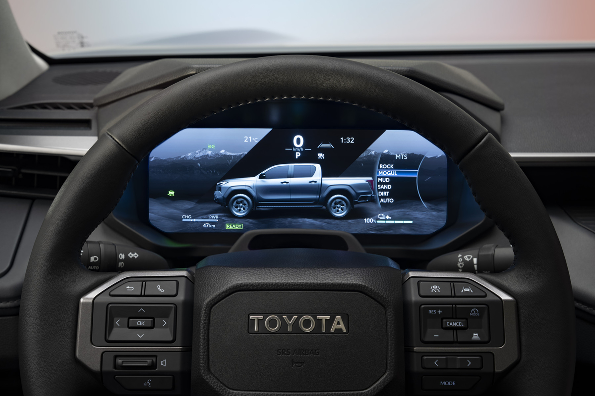 Деталі інтер'єру Toyota Hilux BEV