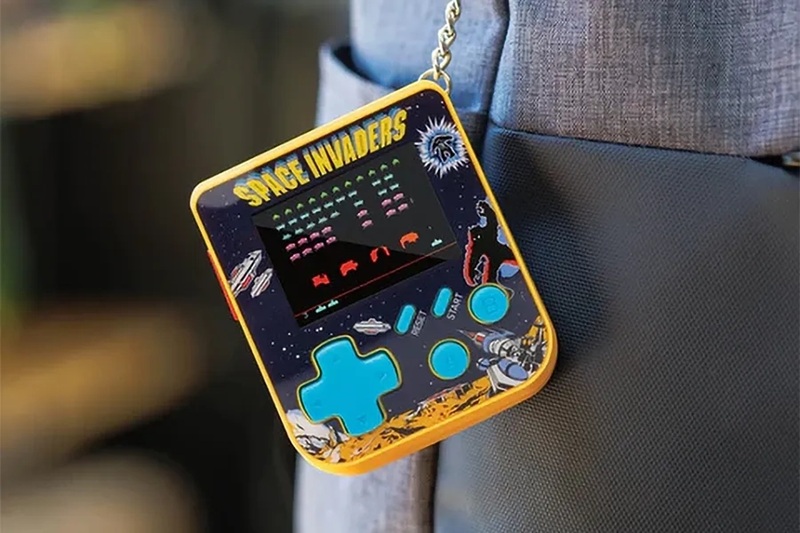 Чотири версії Super Micro Keychain Gamer
