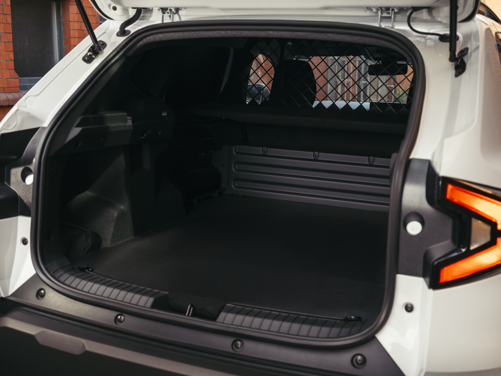 Dacia Duster Cargo - вид спереди