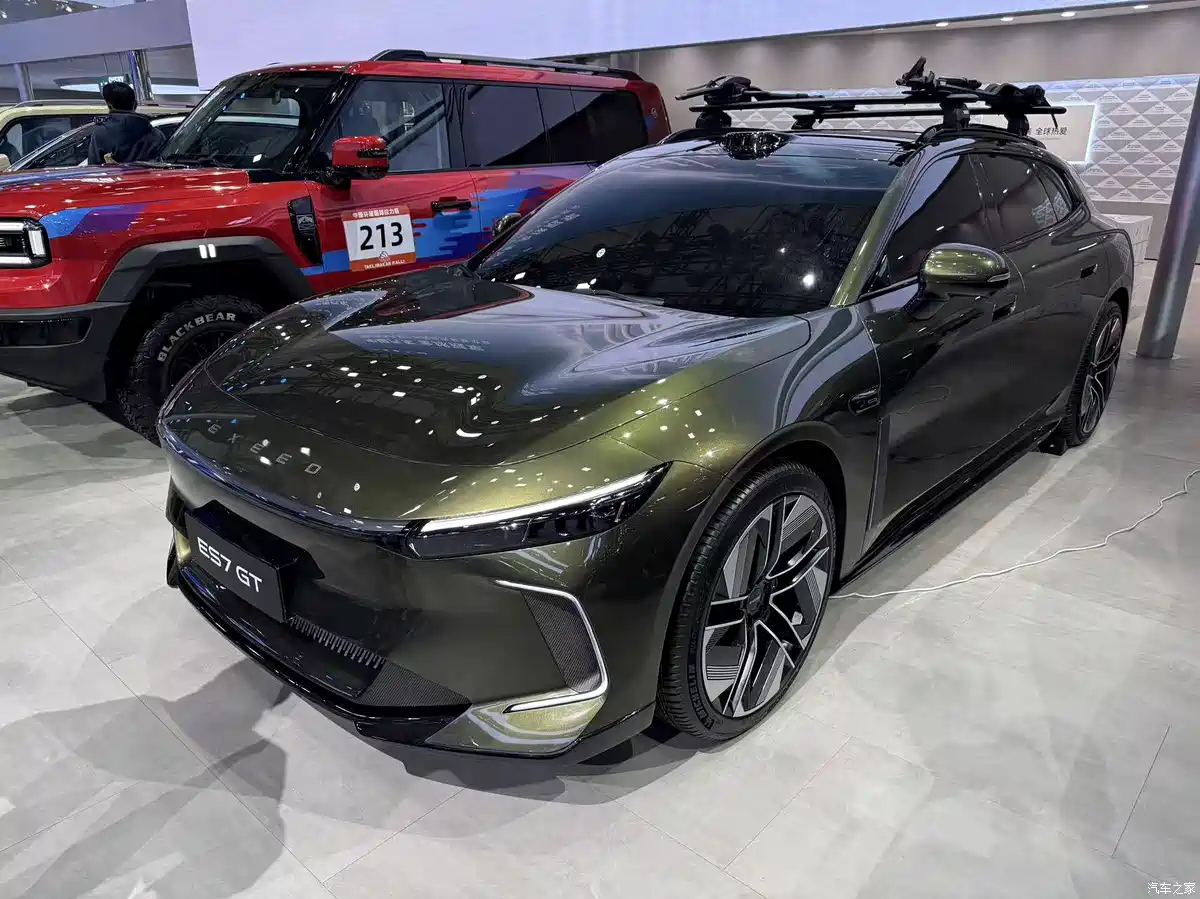 Дизайн и стиль Exlantix ES7 GT