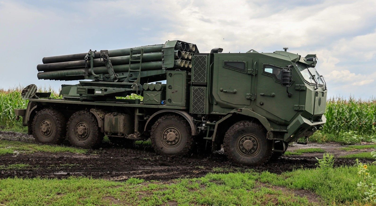 L'état-major général a montré une vidéo des tirs conjoints de missiles effectués par les systèmes ukrainiens de fusées à lancement multiple Uragan et Bureviy.