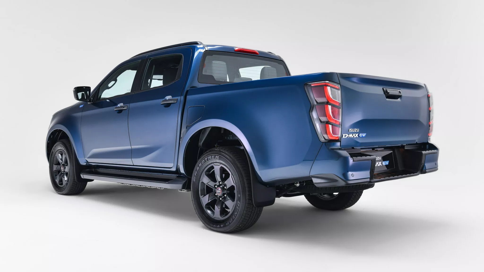 Зображення Isuzu D-Max EV на тлі природи