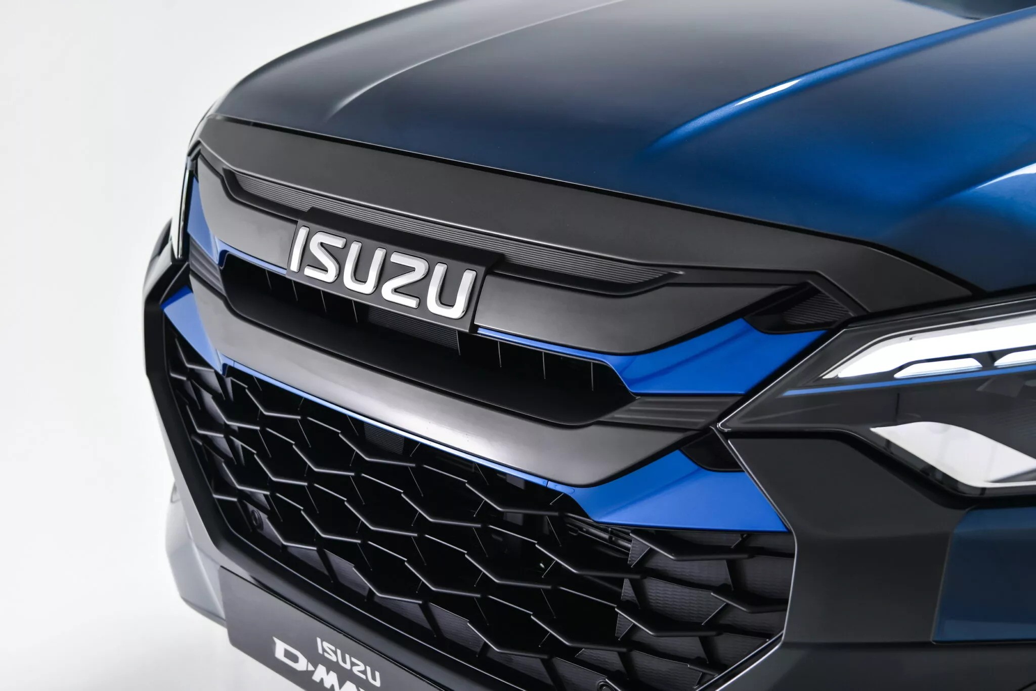 Зображення фронтальної частини Isuzu D-Max EV