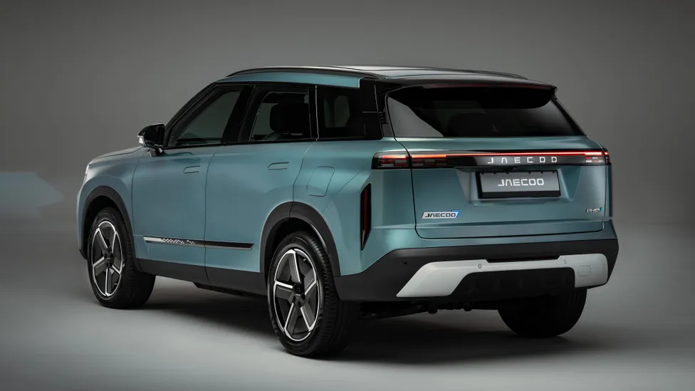 Jaecoo 7 PHEV вид сзади под три четверти