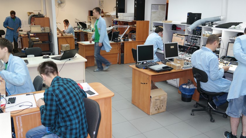 Почему ломаются компьютеры и телефоны: экскурсия в сервисный центр