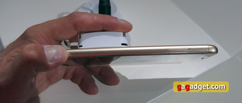 IFA 2016: "батарейкофон" Lenovo P2 и металлическая линейка K6 своими глазами-15