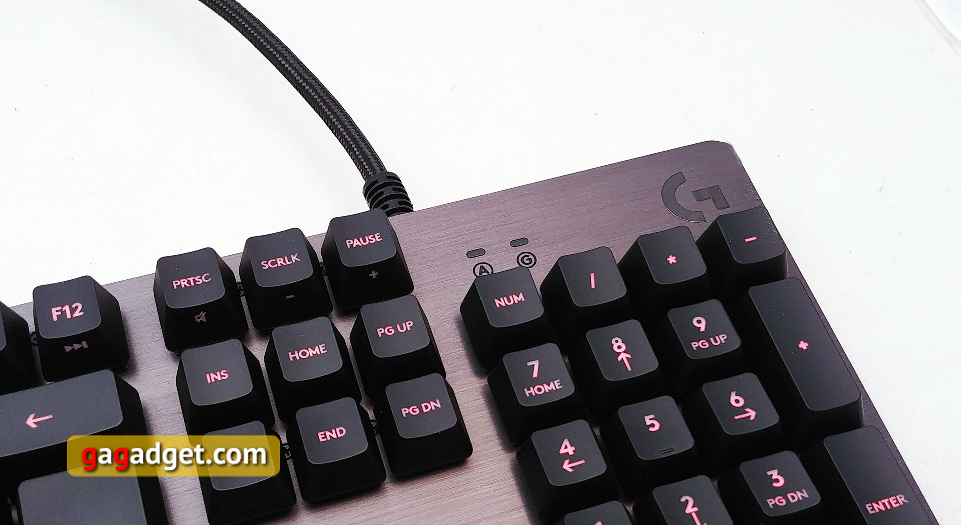 logitech-g413-carbon-09.jpg